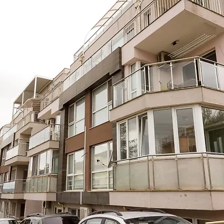 Peaceful Three-bedroom In Briz, By Flat Mаnаger דירה *