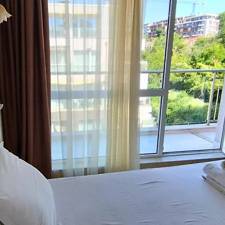 דירה Peaceful Three-bedroom In Briz, By Flat Mаnаger