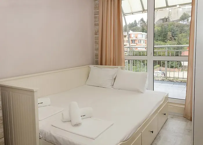 Peaceful Three-bedroom In Briz, By Flat Mаnаger *