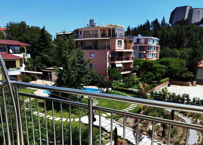 شقة Peaceful Three-bedroom In Briz, By Flat Mаnаger فارنا