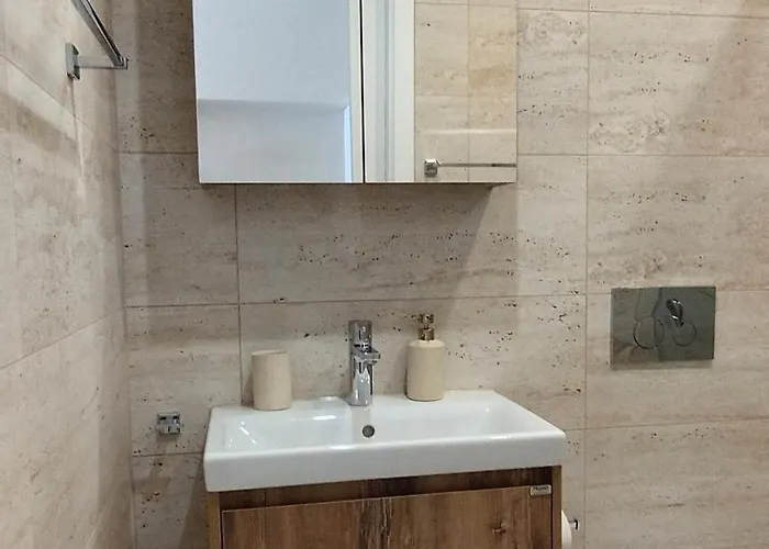 Peaceful Three-bedroom In Briz, By Flat Mаnаger فارنا