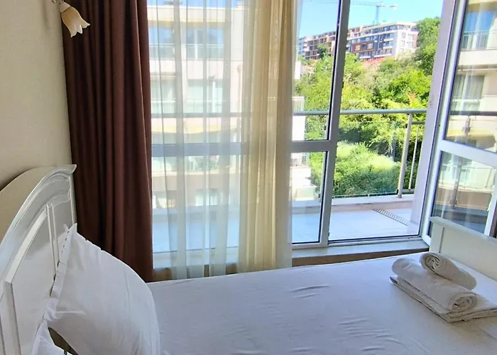 شقة Peaceful Three-bedroom In Briz, By Flat Mаnаger