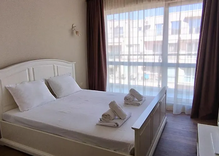 Apartment Peaceful Three-bedroom In Briz, By Flat Mаnаger *