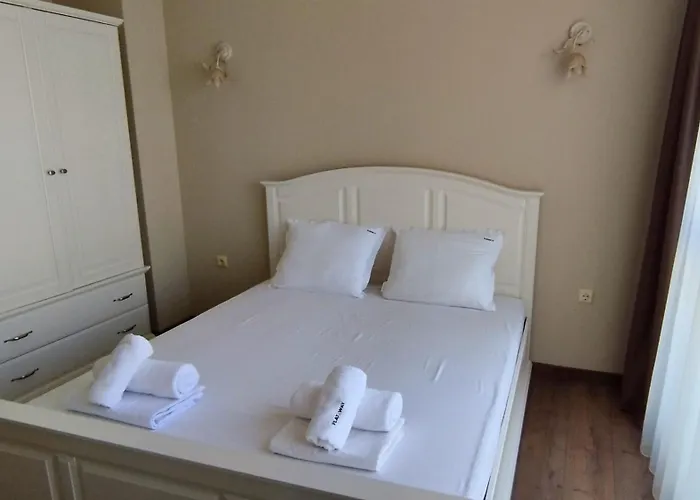 Peaceful Three-bedroom In Briz, By Flat Mаnаger فارنا