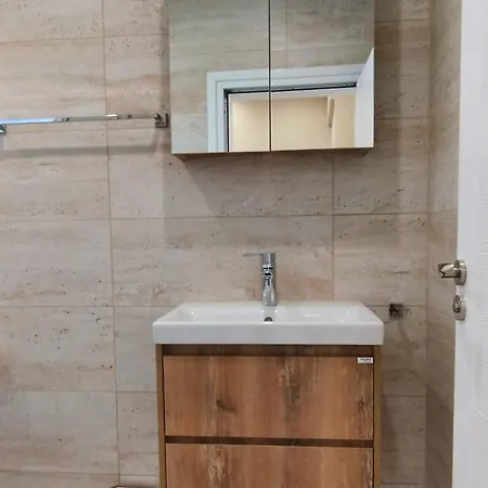 Peaceful Three-bedroom In Briz, By Flat Mаnаger