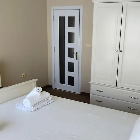 アパート Peaceful Three-bedroom In Briz, By Flat Mаnаger *