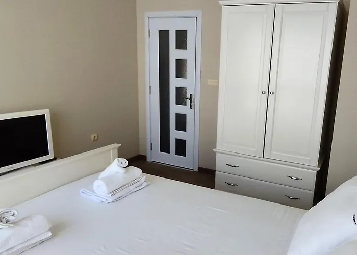 Apartmán Peaceful Three-bedroom In Briz, By Flat Mаnаger *